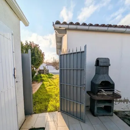 بيت للعطل Bright House With Terrace In La Terriere *